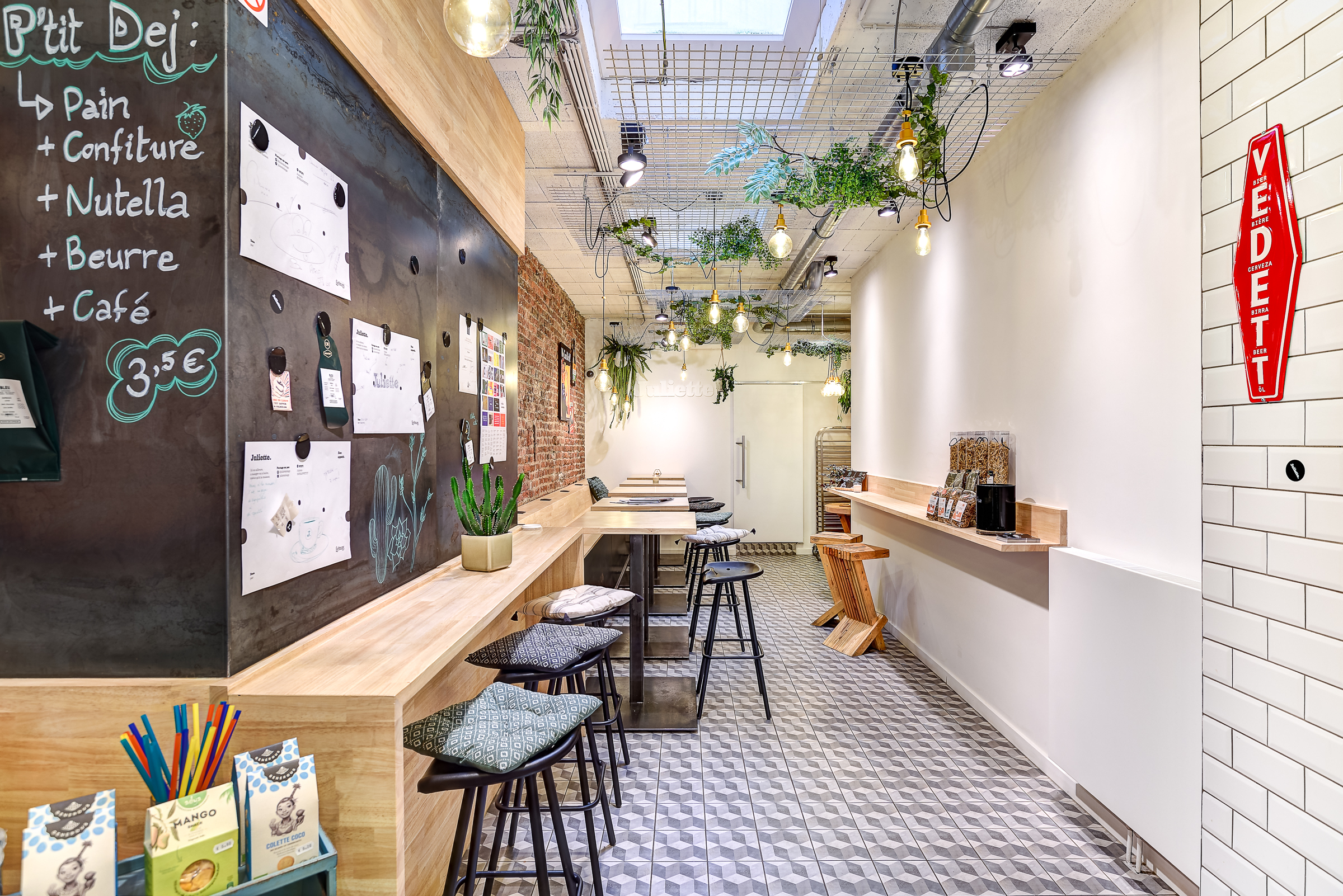 Architecte d’intérieur basé à Liège, spécialisé dans la conception et l'agencement de restaurants, magasins et autres espaces professionnels.